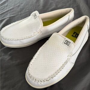 DC Villain Slip On Shoe - White - Green Insoles - Size 9 - Great Condition